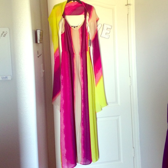NEVER BEEN WORN DRESS! - Picture 1 of 4