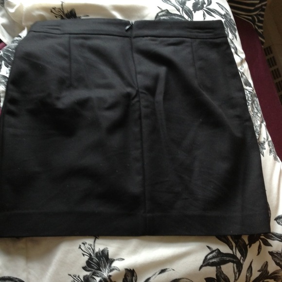 Editor Pick: Zara Basic Black Pencil Skirt - Picture 3 of 4