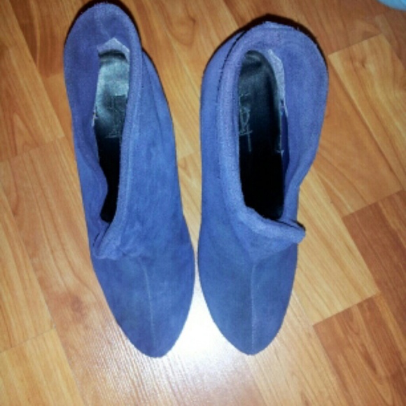 Sold**Boots never worn. - Picture 2 of 3