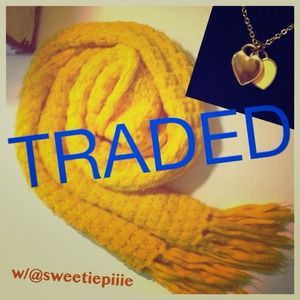 🚫TRADED w/@sweetiepiiie🚫💛Yellow Knit Scarf