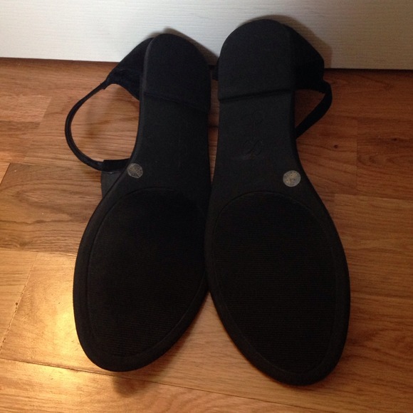 Shoes. - Picture 2 of 4