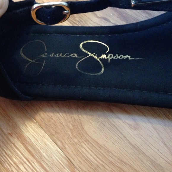 Shoes. - Picture 3 of 4