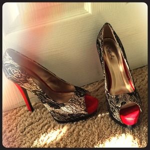 Qupid Peep Toed Heel