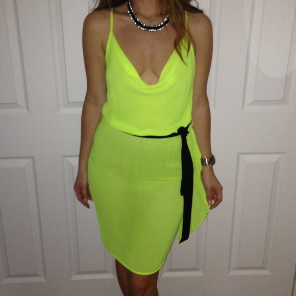 💛 Dress 💛 - Picture 2 of 3