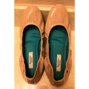 Vera Wang Tan Ballet Flats