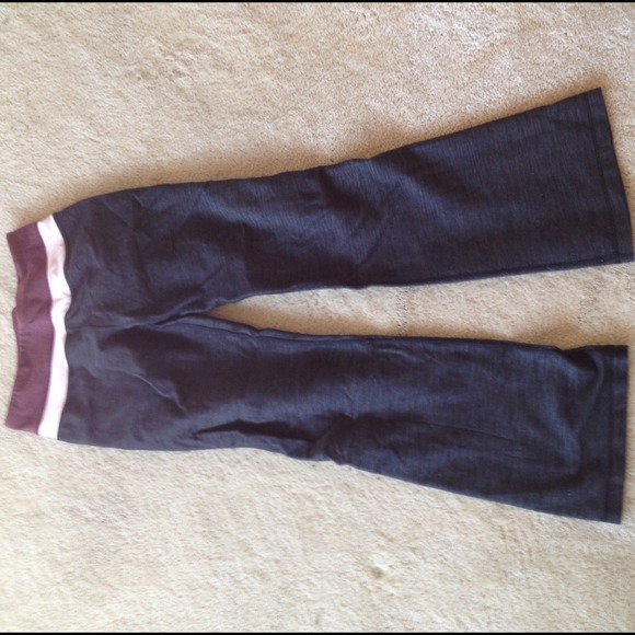 LULU lemon ash grey straight leg pants, size 4