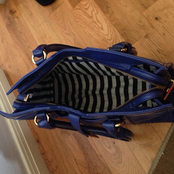 Beautiful handbag! authentic - Picture 2 of 4