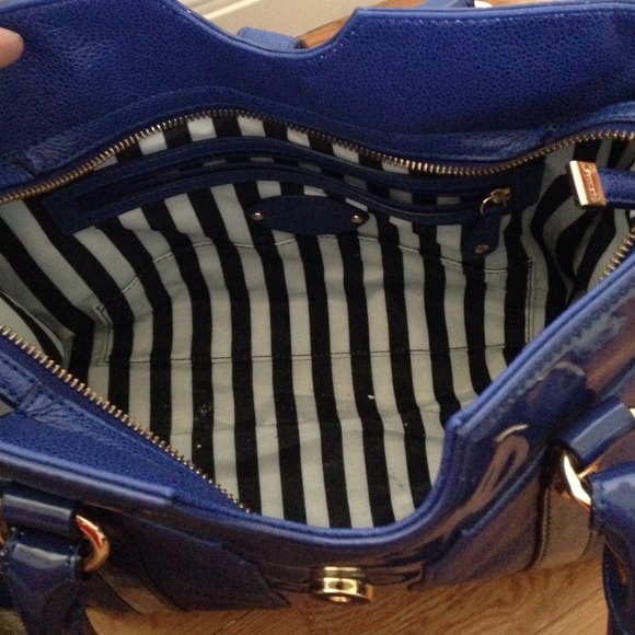 Beautiful handbag! authentic - Picture 3 of 4