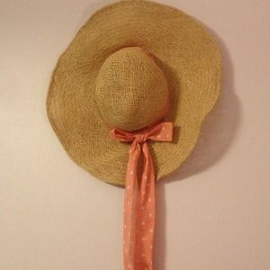 Woven Sunhat w/ pink polka dotted bow