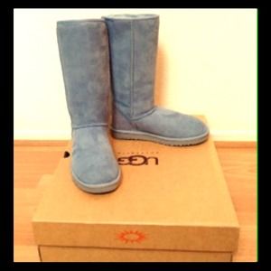 👛<SOLD Locally>👛NWB UGG Cornflower MSRP$195☀️