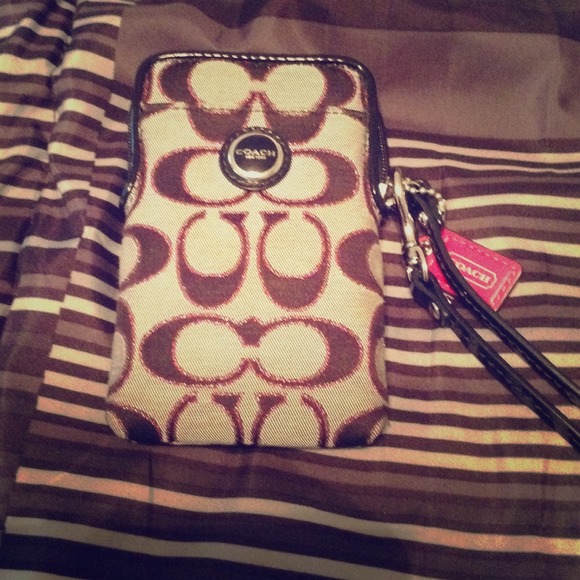 Authentic Coach iPhone holder, wristlet. - Picture 1 of 1