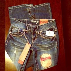 Size 0 Amethyst Jeans Mid-Rise Distressed BOOTCUT