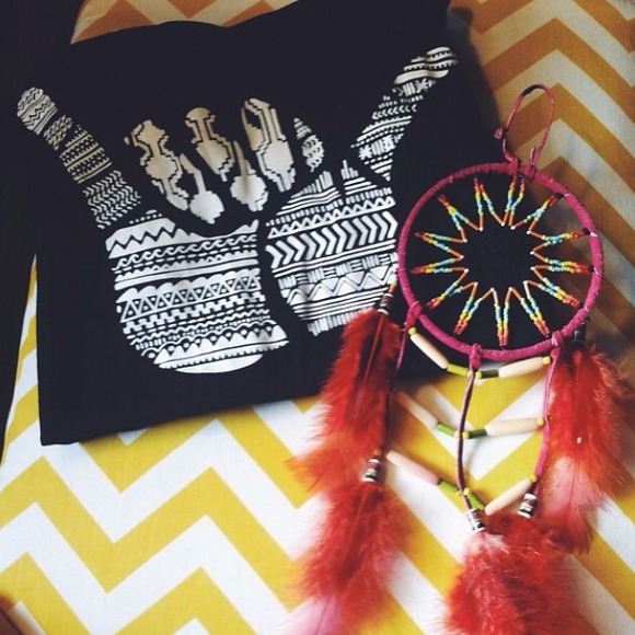 I am selling a Gildan black unisex tank!