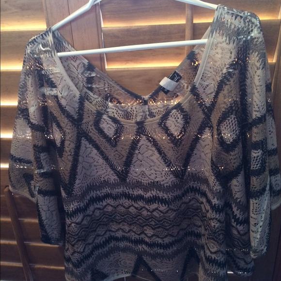 Knitted, wide armed blouse
