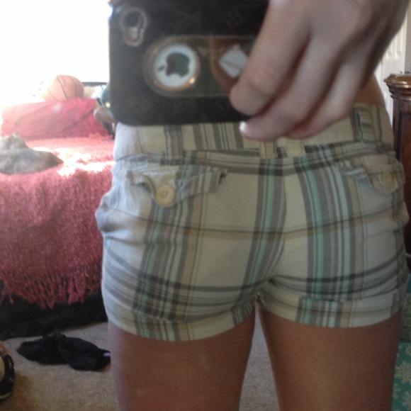 ✨✨Oneil Bermuda shorts! - Picture 3 of 4