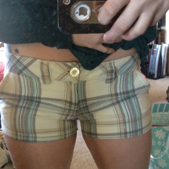 ✨✨Oneil Bermuda shorts! - Picture 4 of 4