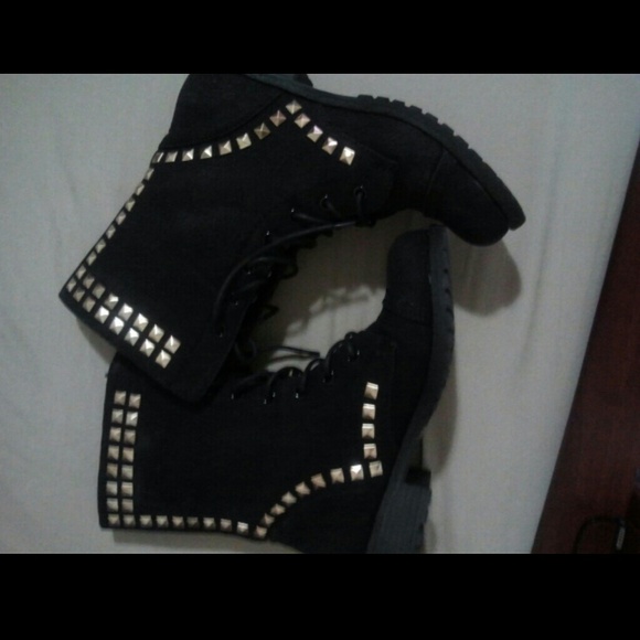 Combat Boots - Picture 1 of 3