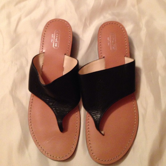 ⭐️SALE⭐️COACH Black Nicolette 9 1/2B #A8250.