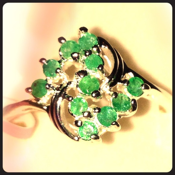 🚨SOLD ELSEWHERE‼️🚨 EMERALD RING IN SS/925💘