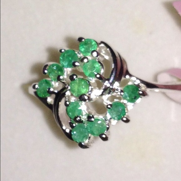 🚨SOLD ELSEWHERE‼️🚨 EMERALD RING IN SS/925💘 - Picture 2 of 3