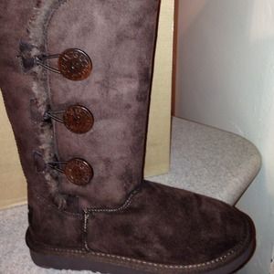 Non authentic ugg boots brown