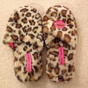 Betsey Johnson slippers