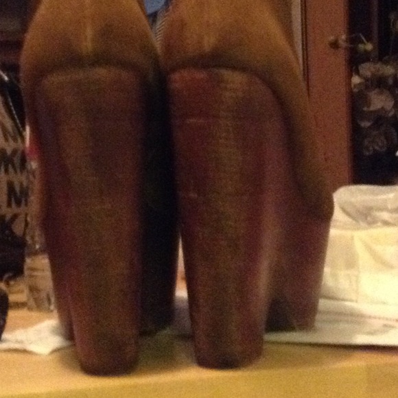 Additional pics of wild pair wedges👠