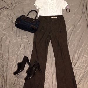 Perfect! Like new DKNY trouser pinstripe pants. 🏆