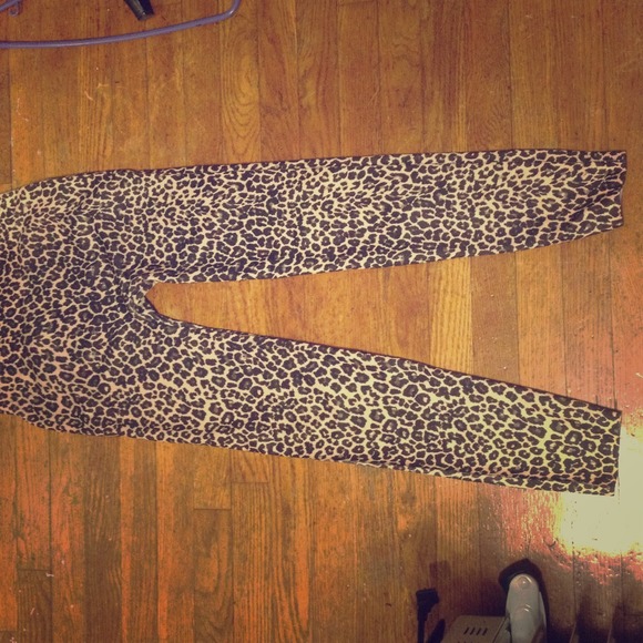 Cheetah print leggings