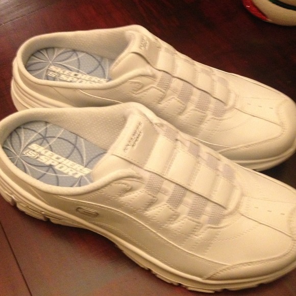 Women's new without tags Skechers