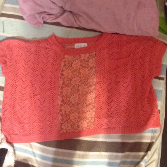 A knitted mesh shirt