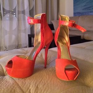 ❌SOLD❌🆕 BEBE red pumps