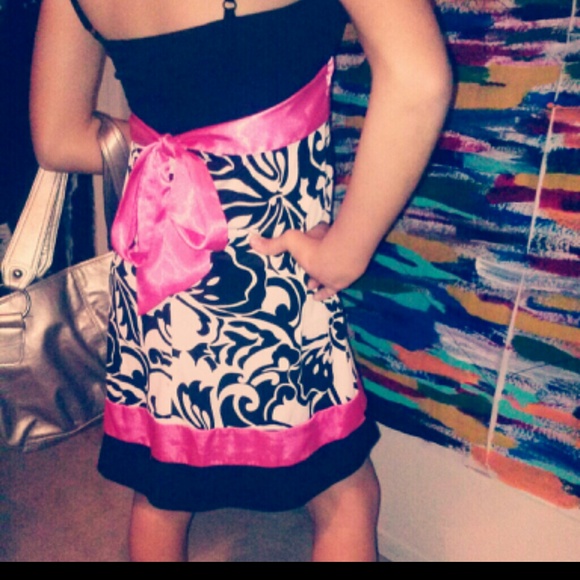 Dress - Picture 2 of 3