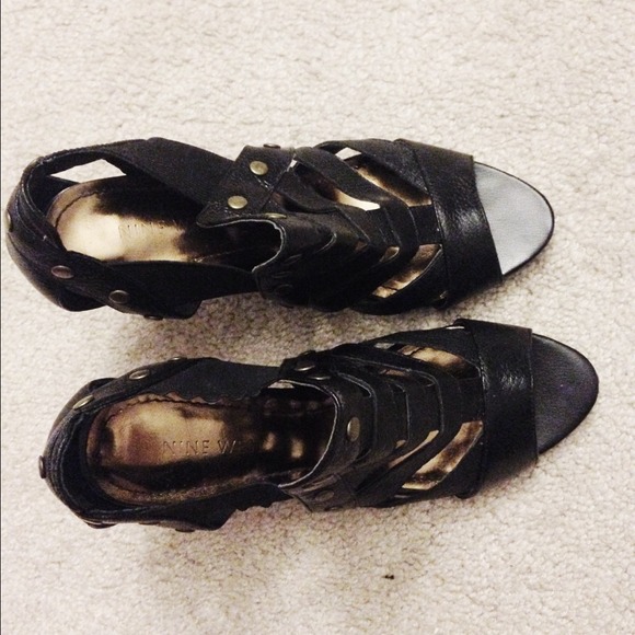 Nine West // Black & Gold Heels - Picture 2 of 3