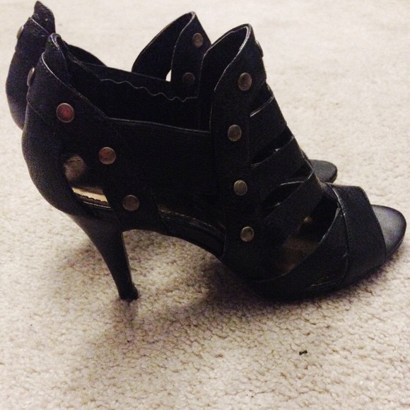 Nine West // Black & Gold Heels - Picture 3 of 3