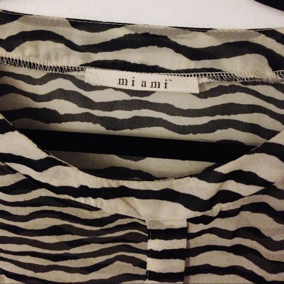 Zebra Print Mesh Top - Picture 2 of 2