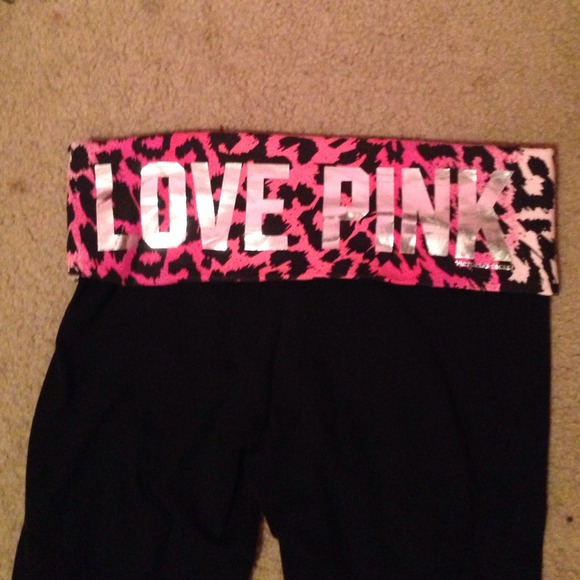 (Sold)Vs pink yoga leggings in perfect condition - Picture 2 of 4