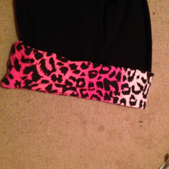 (Sold)Vs pink yoga leggings in perfect condition - Picture 3 of 4