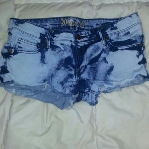 Jean tie dye short shorts