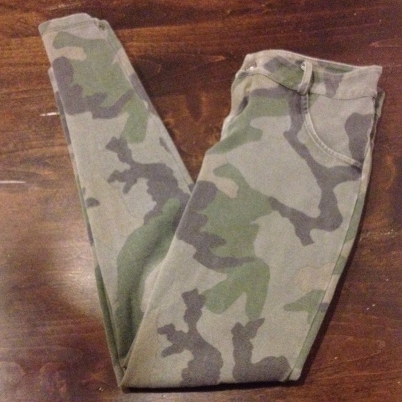 Brandy Melville Camo Pant