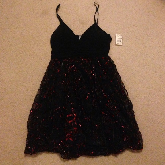 Black/red dress