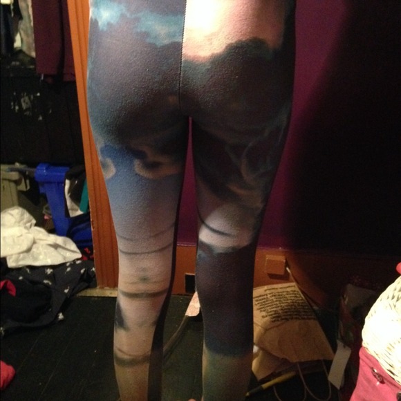 Cloud/galaxy leggings - Picture 2 of 2