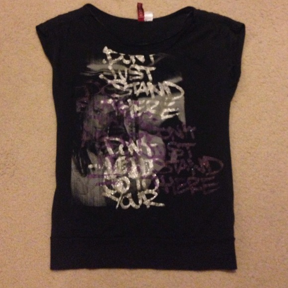 2 black tees
