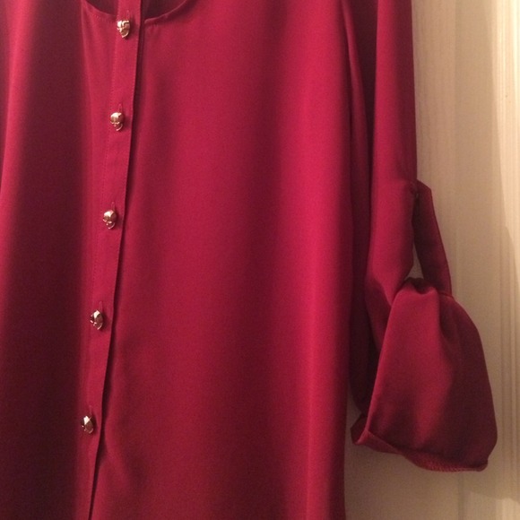 Burgundy chiffon blouse, with skull buttons - Picture 3 of 3