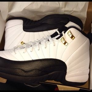 jordan retro 12 taxis, OG box and tissue. 9/10