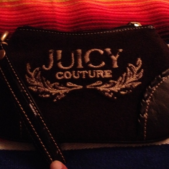 Juicy TRADED! contour wristlet🐾