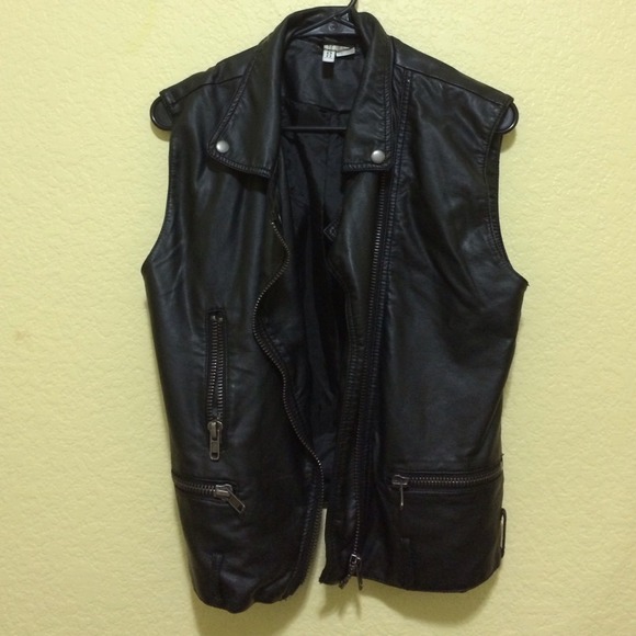 🚫SOLD🚫 Pleather Vest H&M