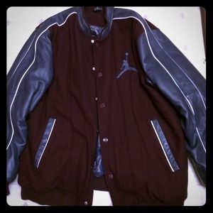 MICHAEL JORDAN RARE MAROON AND GREY JACKET MENS