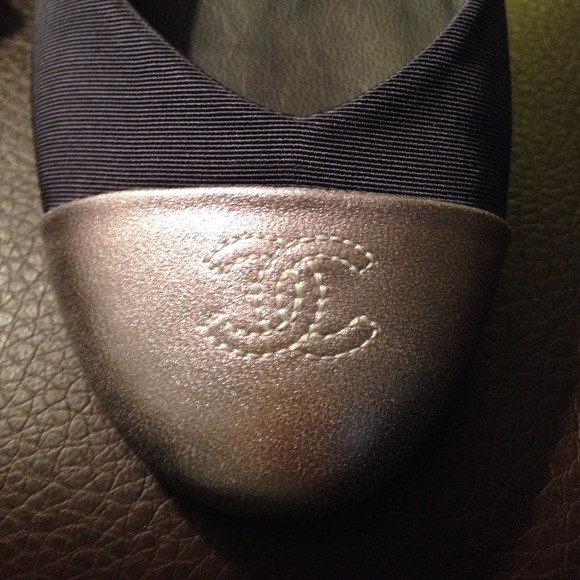 Navy blue chanel flats - Picture 3 of 4