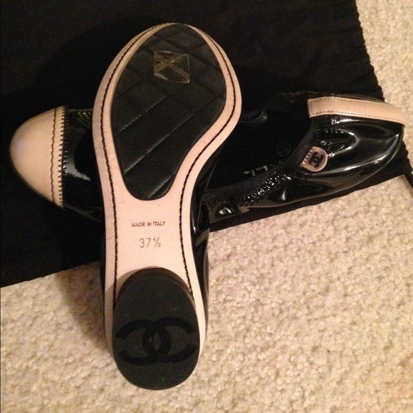 Black and Tan chanel flats - Picture 2 of 3